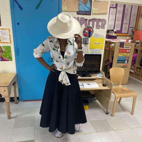 Meet your Posher, Sandra - Picture 1 of 1